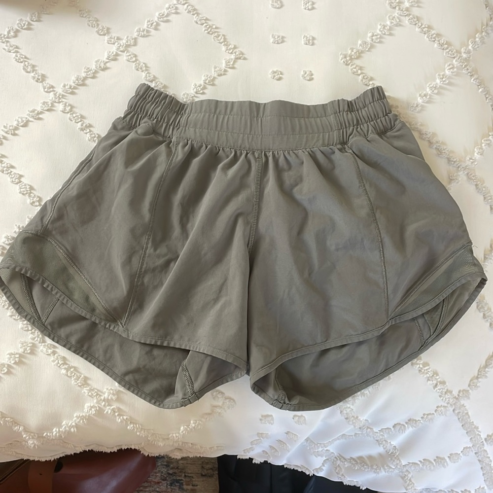 Lululemon Hotty Hot shorts 4” Olive green